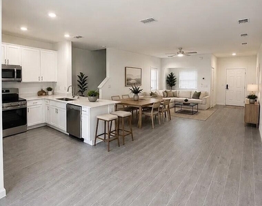 157 Hubbard Bend - Photo Thumbnail 4