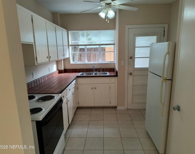 3018 Oak Street - Photo Thumbnail 2