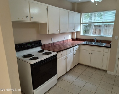 3018 Oak Street - Photo Thumbnail 1