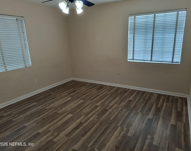 3018 Oak Street - Photo Thumbnail 8