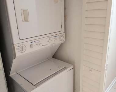 3018 Oak Street - Photo Thumbnail 5