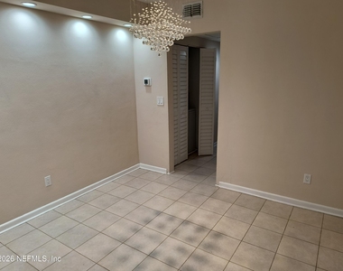 3018 Oak Street - Photo Thumbnail 3