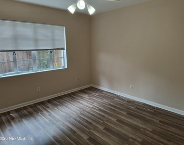 3018 Oak Street - Photo Thumbnail 6