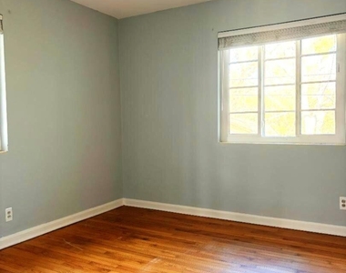 2842 Sydney Street - Photo Thumbnail 8