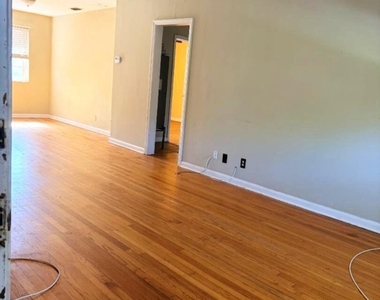 2842 Sydney Street - Photo Thumbnail 4