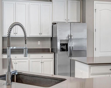 275 Renwick Parkway - Photo Thumbnail 17