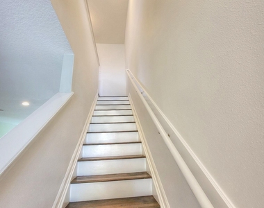 2311 Red Moon Drive - Photo Thumbnail 11