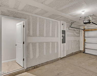 5958 Creekside Crossing Drive - Photo Thumbnail 16