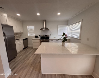 1619 2nd Avenue N - Photo Thumbnail 3
