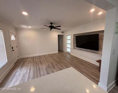1619 2nd Avenue N - Photo Thumbnail 7
