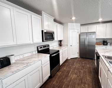 12571 Russian Olive Road - Photo Thumbnail 6