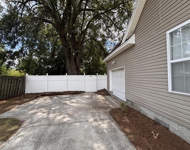 7952 118th Street - Photo Thumbnail 2