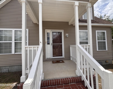 7952 118th Street - Photo Thumbnail 3