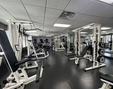 5320 N Sheridan Road - Photo Thumbnail 18