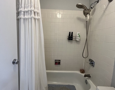 5320 N Sheridan Road - Photo Thumbnail 16