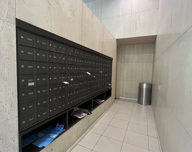 5320 N Sheridan Road - Photo Thumbnail 2