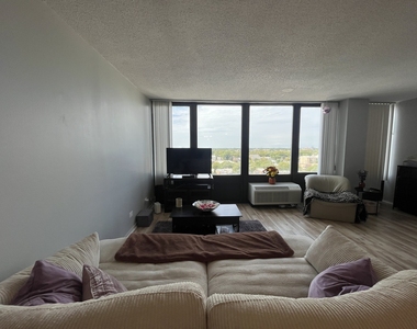 5320 N Sheridan Road - Photo Thumbnail 9