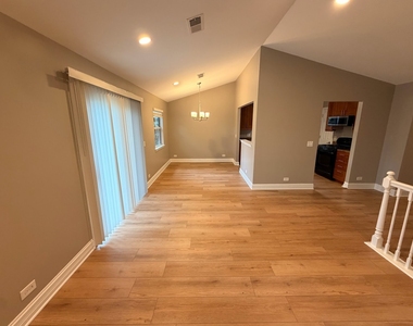 82 Holmes Way - Photo Thumbnail 5