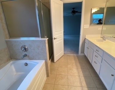 2904 Aberdeen Drive - Photo Thumbnail 12