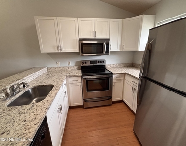 154 Governor Street - Photo Thumbnail 4