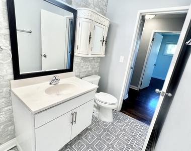128 E Normandy Drive - Photo Thumbnail 13