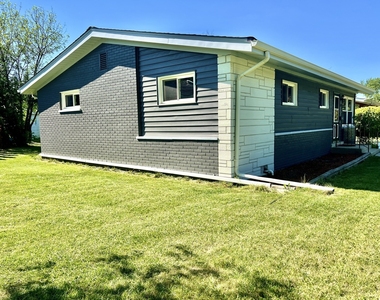 128 E Normandy Drive - Photo Thumbnail 3