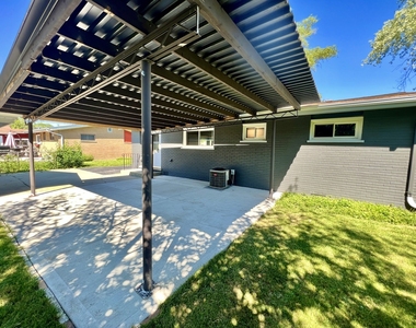 128 E Normandy Drive - Photo Thumbnail 16