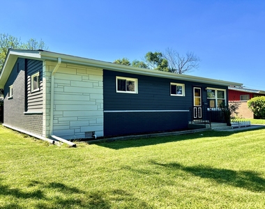 128 E Normandy Drive - Photo Thumbnail 2