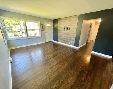 128 E Normandy Drive - Photo Thumbnail 5