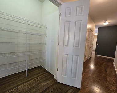 1844 N Lockwood Avenue - Photo Thumbnail 7