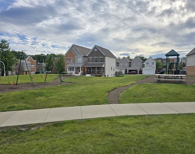 1844 N Lockwood Avenue - Photo Thumbnail 19