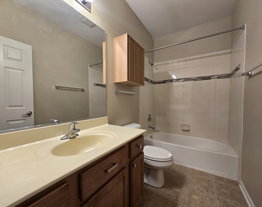 1844 N Lockwood Avenue - Photo Thumbnail 14