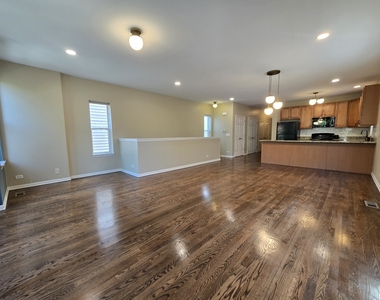 1844 N Lockwood Avenue - Photo Thumbnail 3