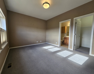 1844 N Lockwood Avenue - Photo Thumbnail 9
