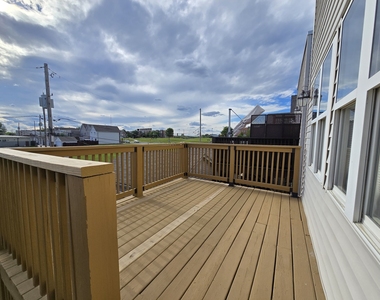 1844 N Lockwood Avenue - Photo Thumbnail 17