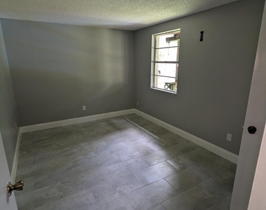 1512 Pawnee Street - Photo Thumbnail 4