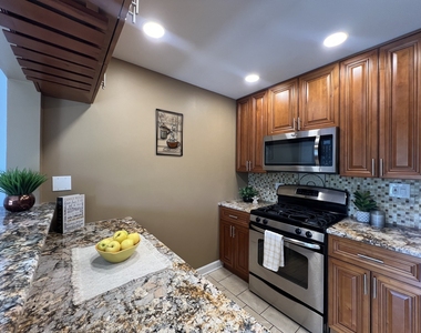 1880 Bonnie Lane - Photo Thumbnail 3