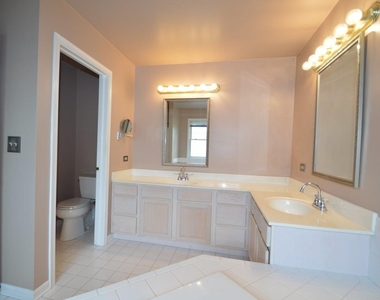 3301 Banford Circle - Photo Thumbnail 17