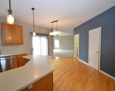 3301 Banford Circle - Photo Thumbnail 7