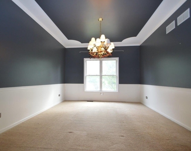3301 Banford Circle - Photo Thumbnail 2