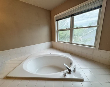 3301 Banford Circle - Photo Thumbnail 19