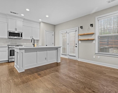 3209 Hallmark Lane - Photo Thumbnail 7