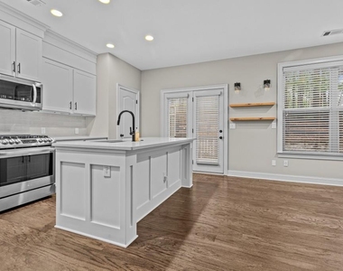 3209 Hallmark Lane - Photo Thumbnail 3