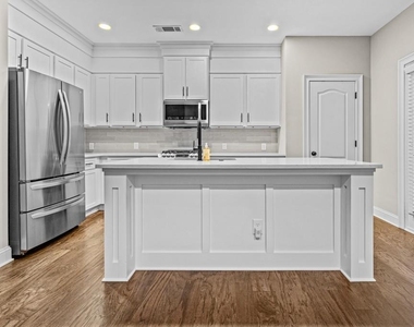 3209 Hallmark Lane - Photo Thumbnail 8