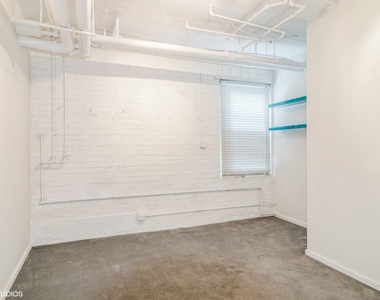 1443 Bonnie Brae Place - Photo Thumbnail 6