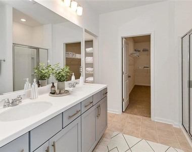 2219 Derrick Drive - Photo Thumbnail 6