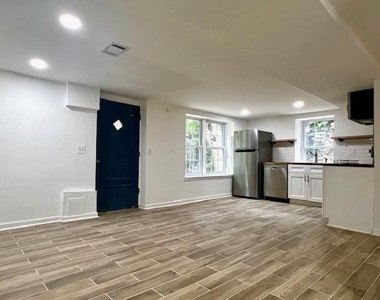 1685 Dunwoody Place Ne - Photo Thumbnail 3