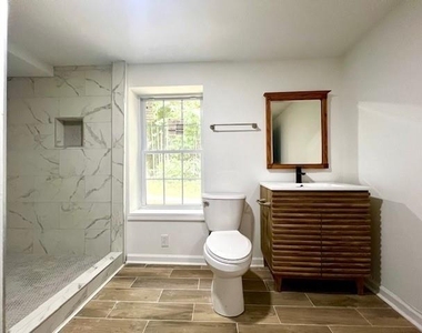 1685 Dunwoody Place Ne - Photo Thumbnail 8