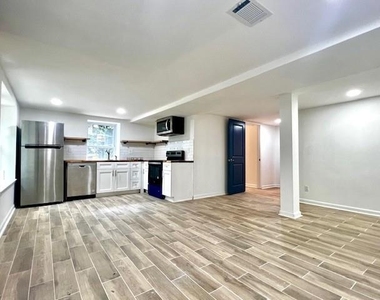 1685 Dunwoody Place Ne - Photo Thumbnail 2