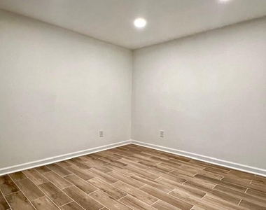 1685 Dunwoody Place Ne - Photo Thumbnail 4